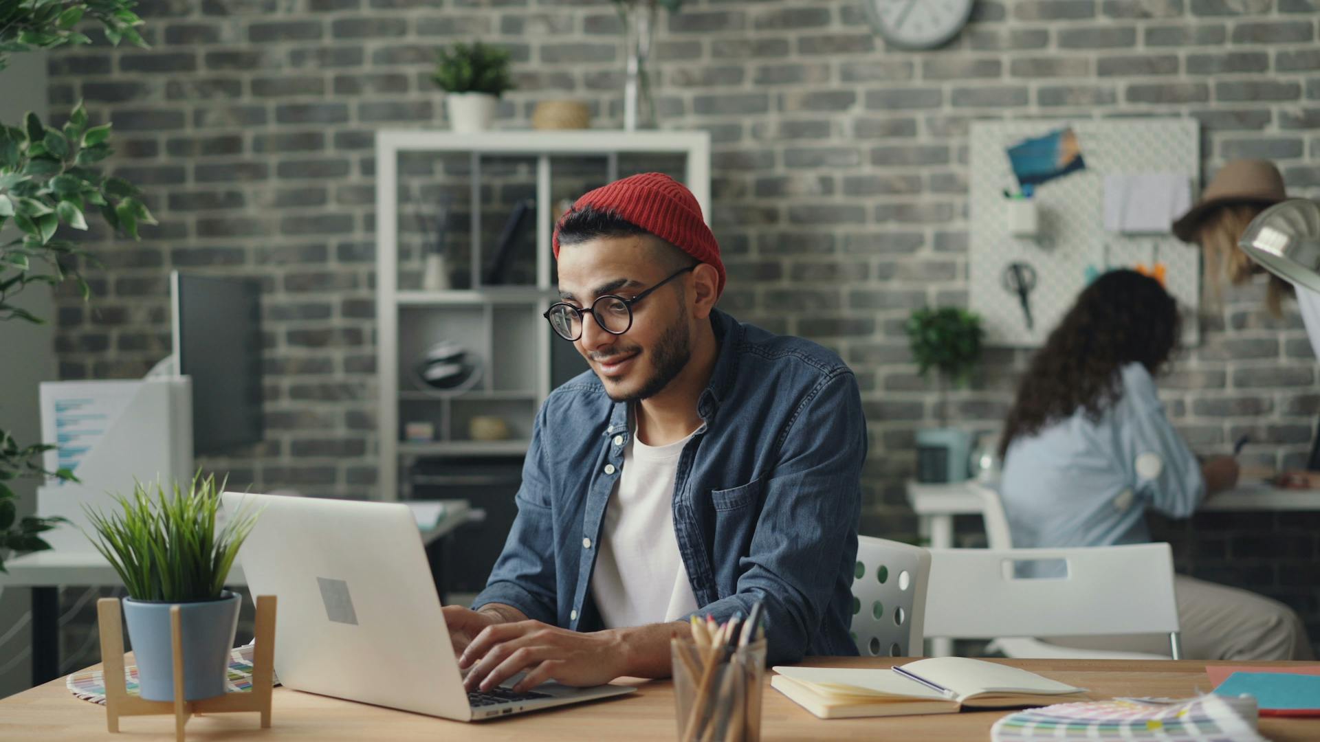 webinar_man_with_laptop.jpg